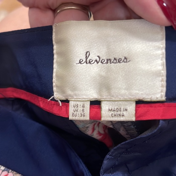 Elevenses - Anthropologie pants. Flowered print on grey background. Size 4 - Picture 7 of 16